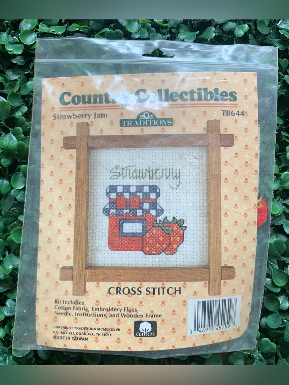 Vintage T8644 TRADITIONS Country Collectibles Strawberry Jam cross stitch kit